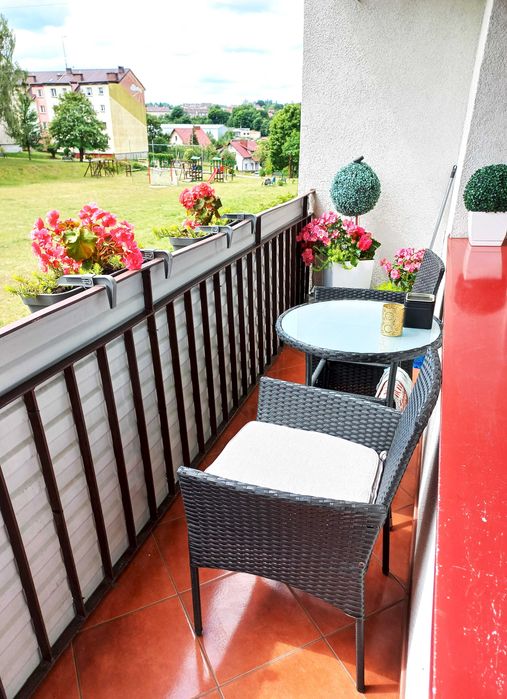 Zestaw na balkon z technorattanu - czarny + szare poduszki