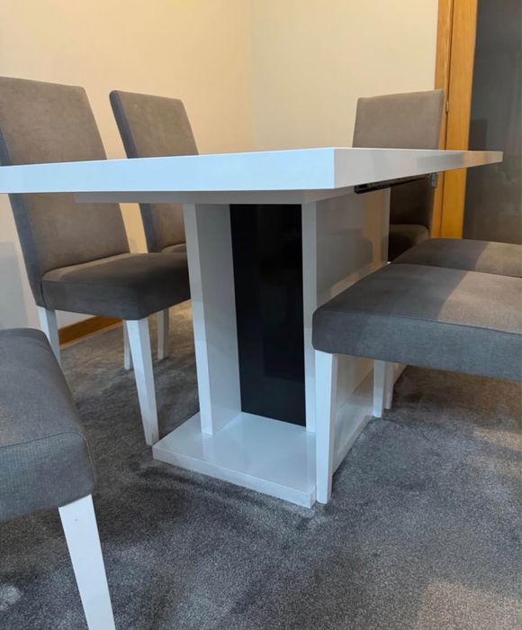 Mesa com 6 cadeiras