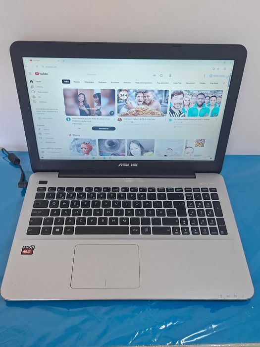 Portátil ASUS F555BA | Ecrã 15.6'' | AMD A9-9420 | 8 GB RAM - 1 TB HDD - AMD Radeon R4 | IMPECÁVEL