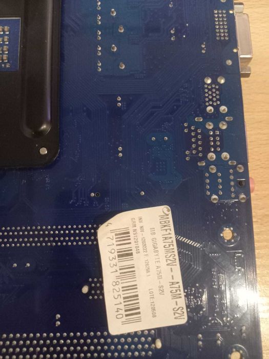 Bundle Motherboard Gigabyte GA-A75M-S2V + Processador AMD + Cooler (Socket FM1)