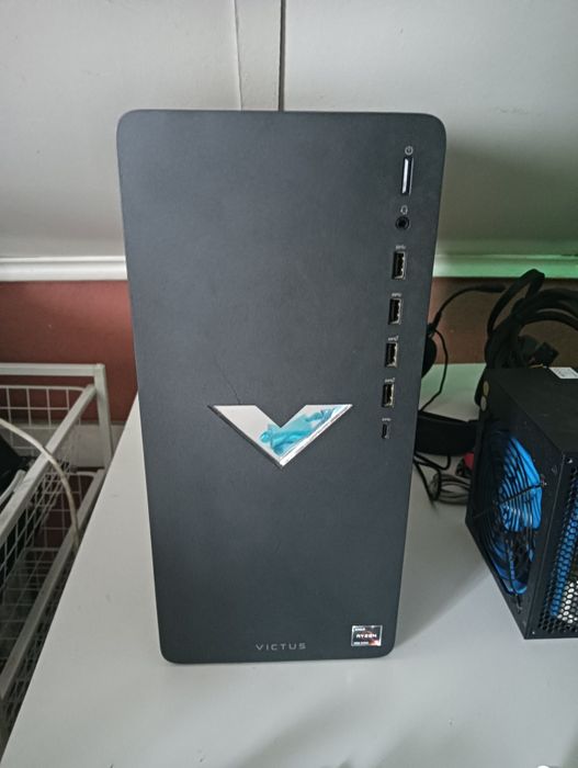 Computador e monitor434143167975280641