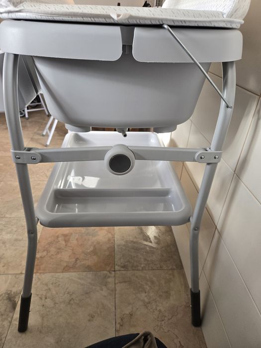 Muda fraldas com banheira Chico