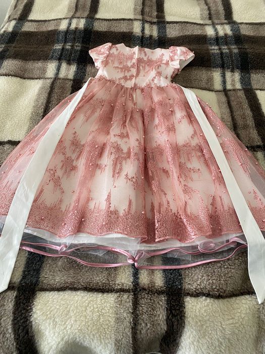 Святкова сукня для дівчинки 5-6 рочків