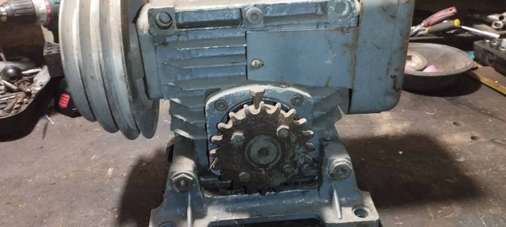 Продам редуктор . Продам редуктор для дровокола