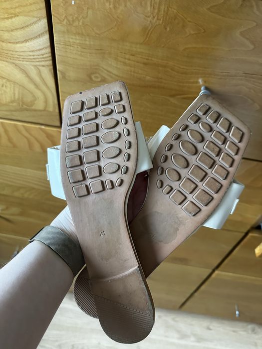 Klapki na lato beżowe kremowe boho ze zlotym zdobieniem 41