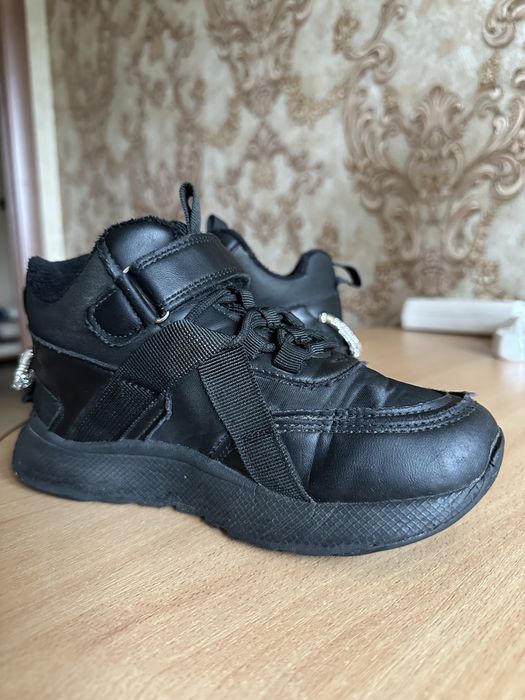 Кросівки на дівчинку