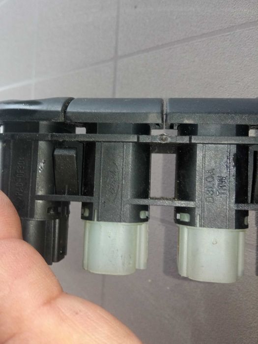 Кнопки включення підігріву сидінь 97BG 19K314 AC Мондео Мк2