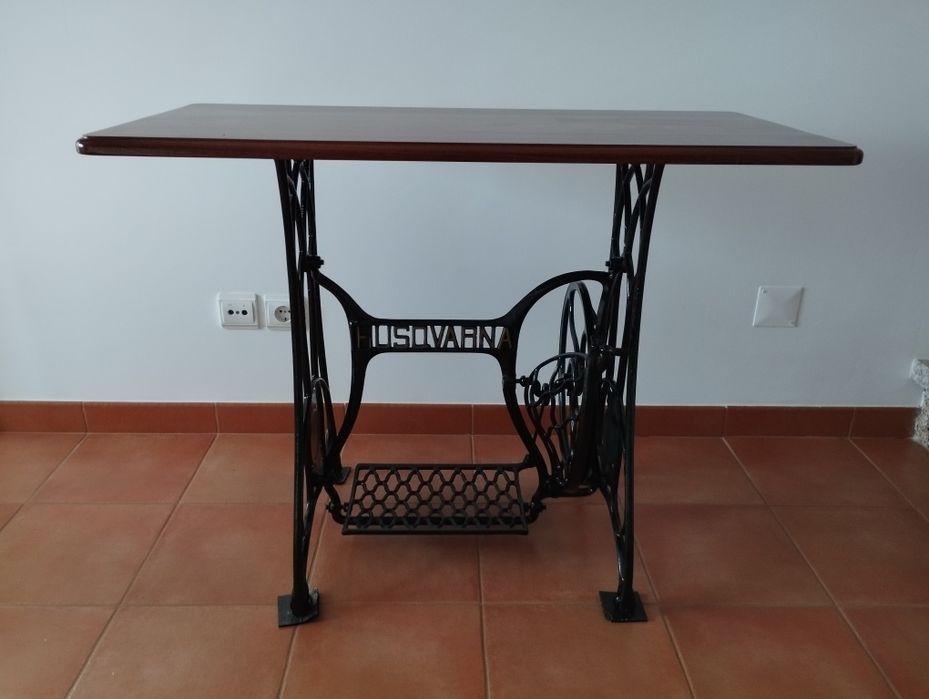 Mesas de costura Singer e Husqvarna