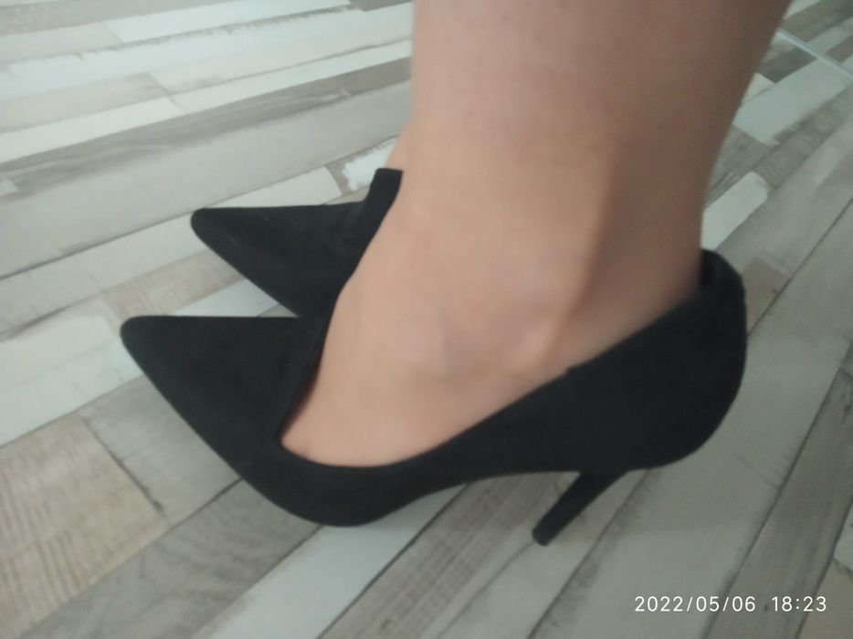 Czarne zamszowe czółenka, wysokie 10,5cm