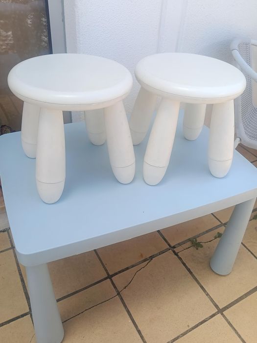 Mesa IKEA Azul bebé MAMMUT e 2 bancos brancos 
Mesa p/criança, interior/exterior branco, 77x55 cm
30€