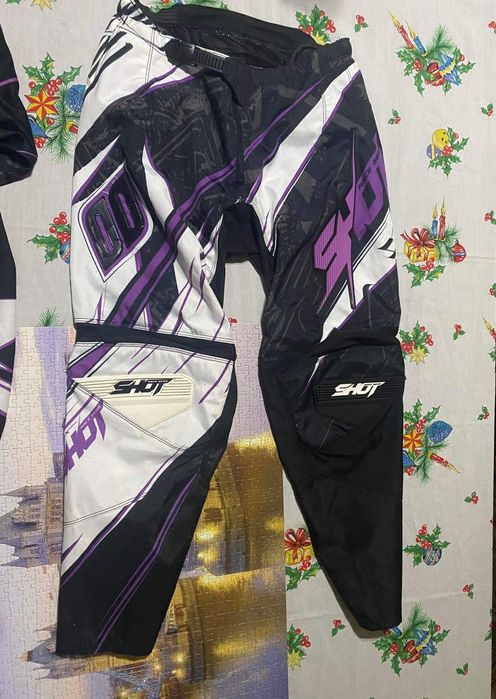 Fato e capacete mota