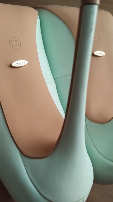 Buty na obcasie DeeZee