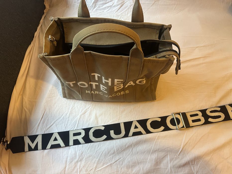 The tote bag by Marc Jacobs