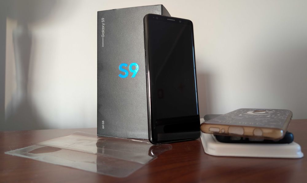 Smartfon Samsung Galaxy S9 64 GB + Masa Akcesoriów