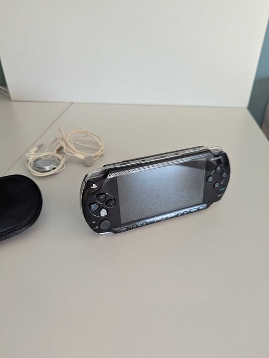 Sony PSP-3000 preta + bolsa, auriculares e clip