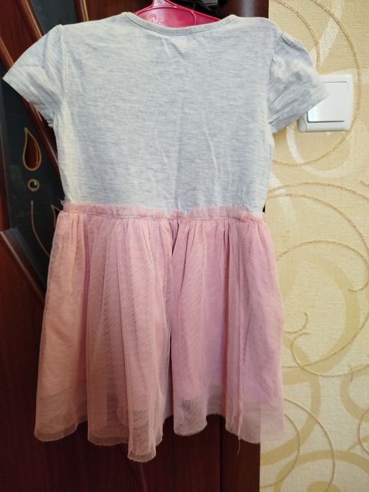 Сукня на дівчику 4 рочків.