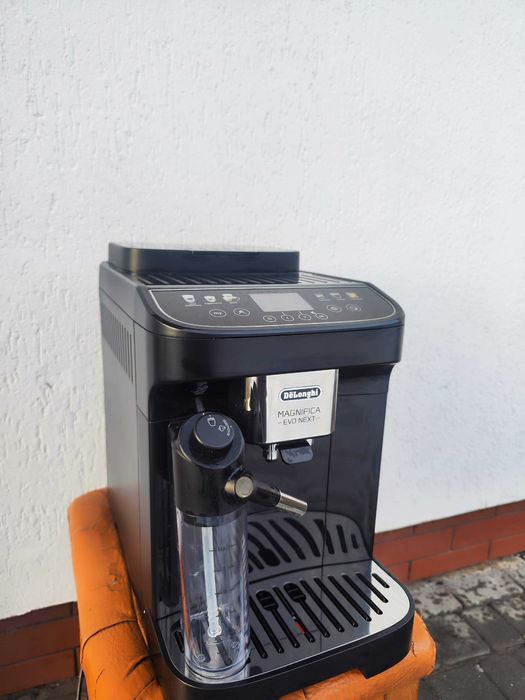 Кавомашина DeLonghi ECAM 310.60 Magnifica Evo Next майже нова