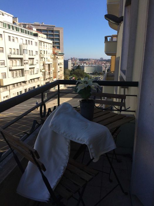 Quarto individual junto METRO Marques Pombal e Amoreiras