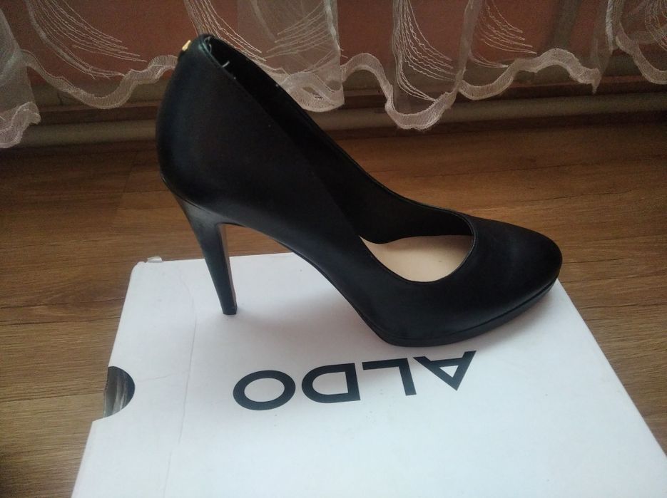 Продам  жіночі туфлі