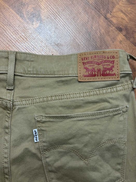 Spodnie jeansowe beżowe kremowe jeansy Levis rozmiar W27 L28 M