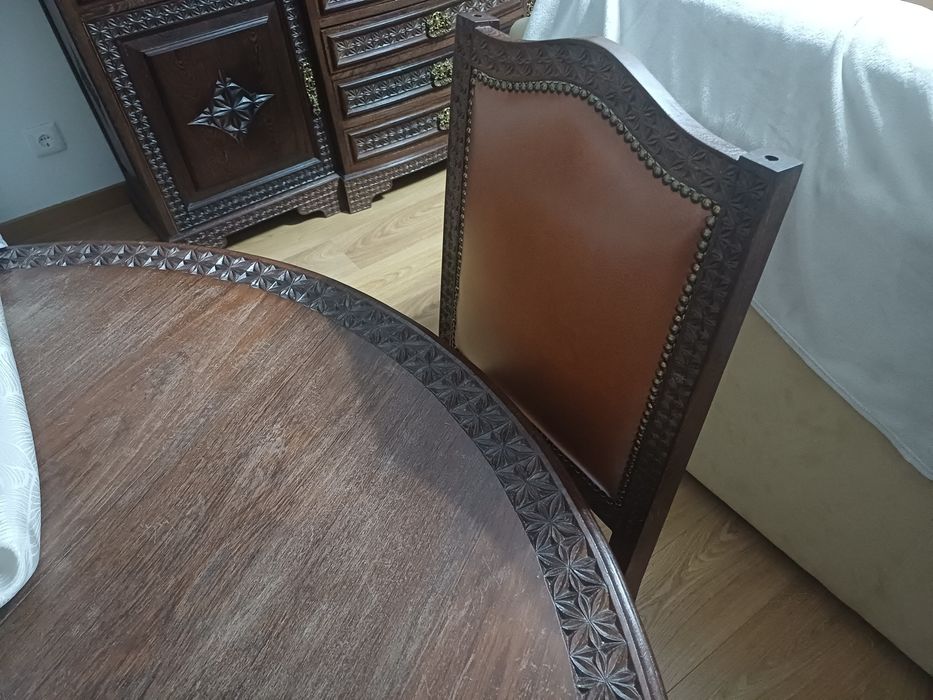 Vendo movel  sala  em bom estado com mesa e 6 cadeiras
