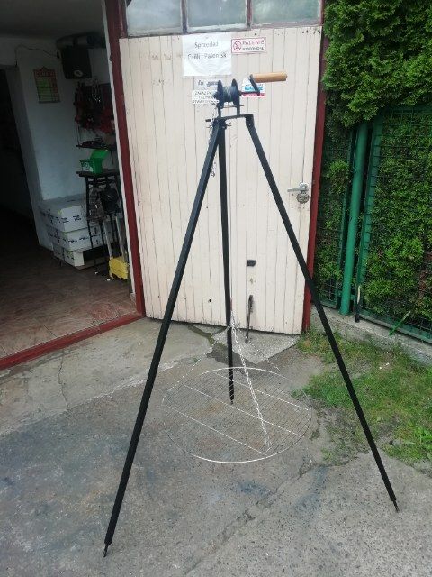 Grill ogrodowy trójnóg z paleniskiem i rusztem