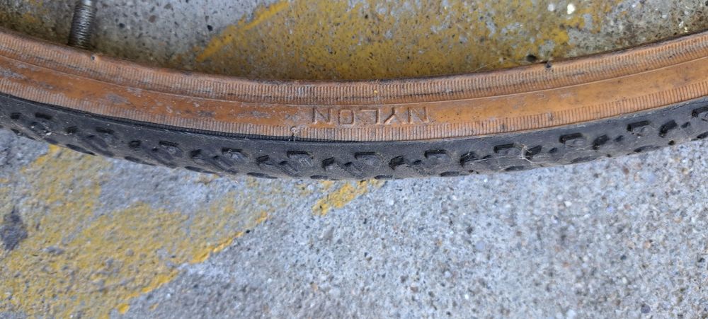 Pneu de bicicleta + câmara de ar