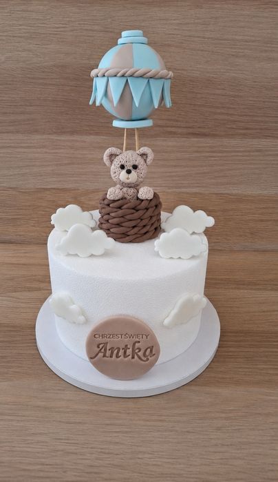 Figurki z masy cukrowej miś w balonie na tort