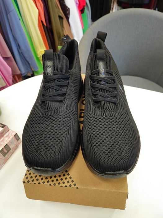 Buty męskie sportowe r. 44, czarne lekkie wygodne !!!