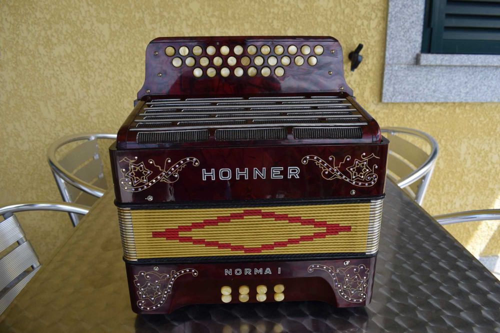 Hohner Norma II 3 voz Fa# La3 Re#