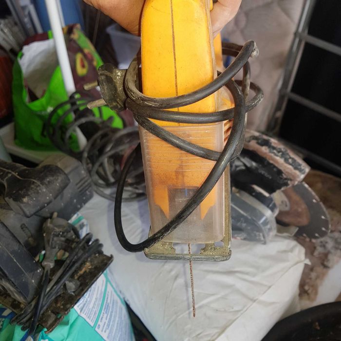 Aparafusadora Bosch com 2 baterias em bom estado