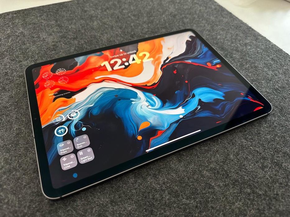 iPad Pro 11 inch 1TB + Magic Keyboard (Eng)