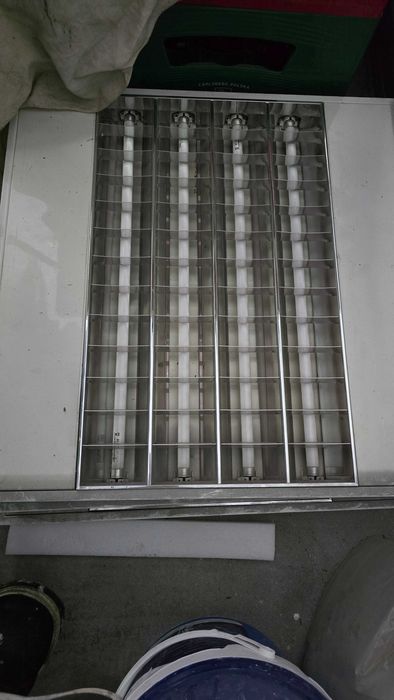 lampy rastrowe ze świetlówkami, do garażu 8 szt