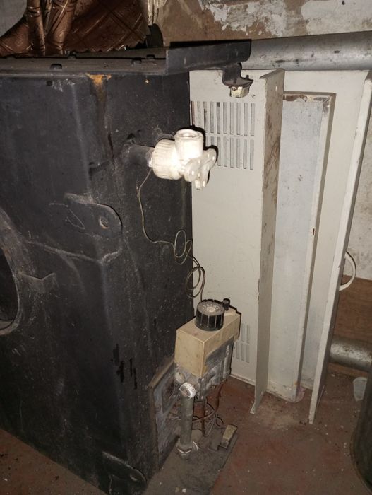 Продам напольний котел газовий 2 контурний в робочому стані все працює