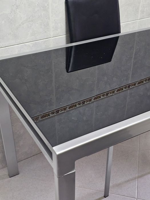 Mesa e 4 cadeiras
