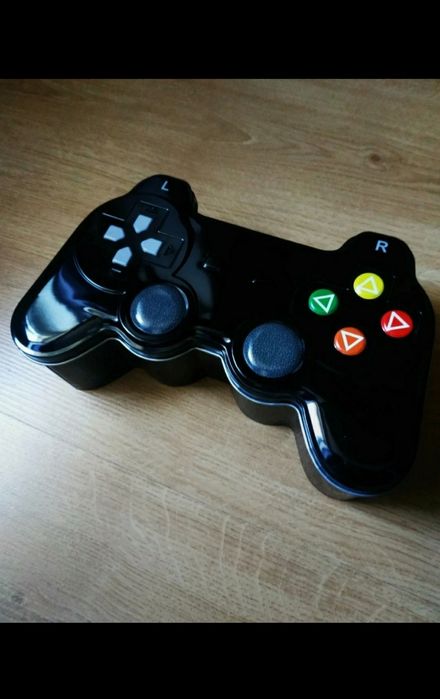 Pad, joystick, metalowe pudełko