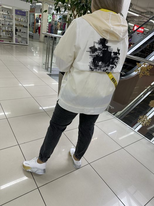 жіноча біла вітровка Турція ay-sel