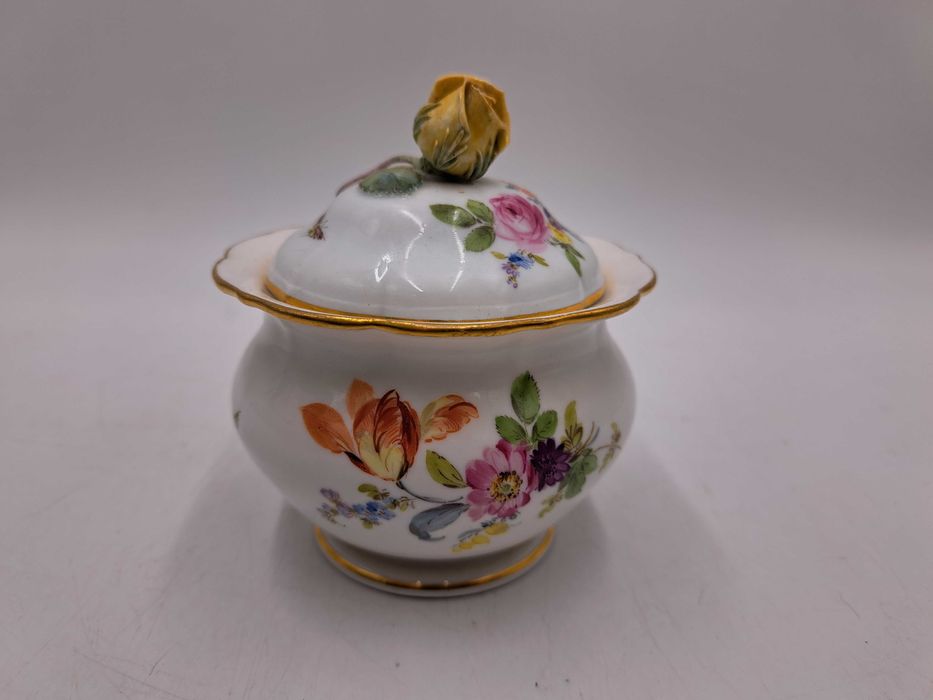 Cukiernica Miśnia Neuer Auschnitt róża kwiaty bukiety owady złocenia