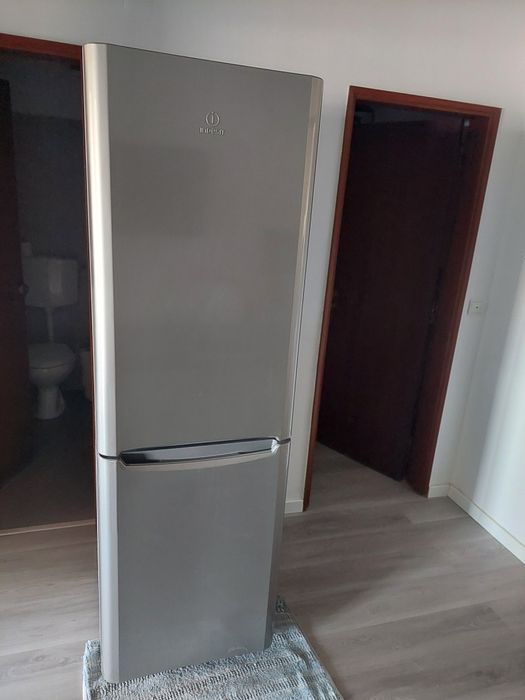 Frigorífico indesit parte de cima nao faz frio