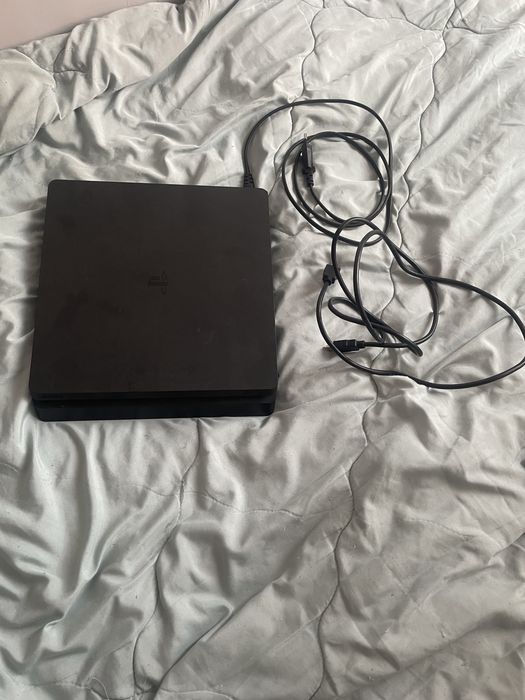 Konsola ps4 z 2 grmi