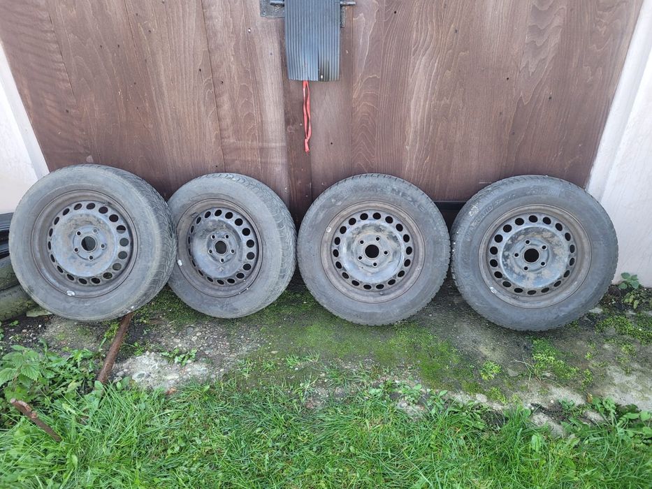 Zimowe opony 15 wraz z felgami do Volkswagena