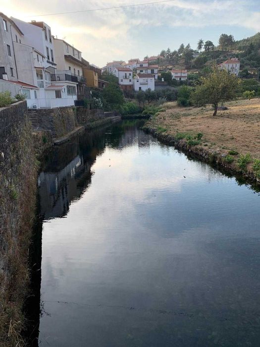 Casa T2 em Unhais-o-Velho: Projeto de Recuperação com Vistas + Terreno