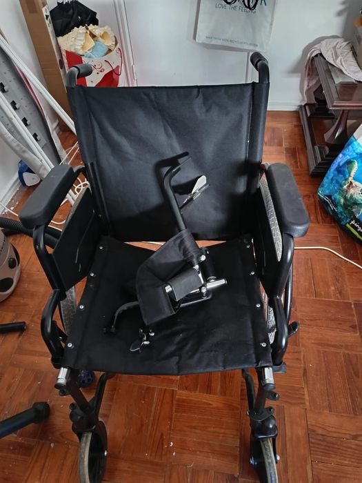 Cadeira de Rodas Manual –