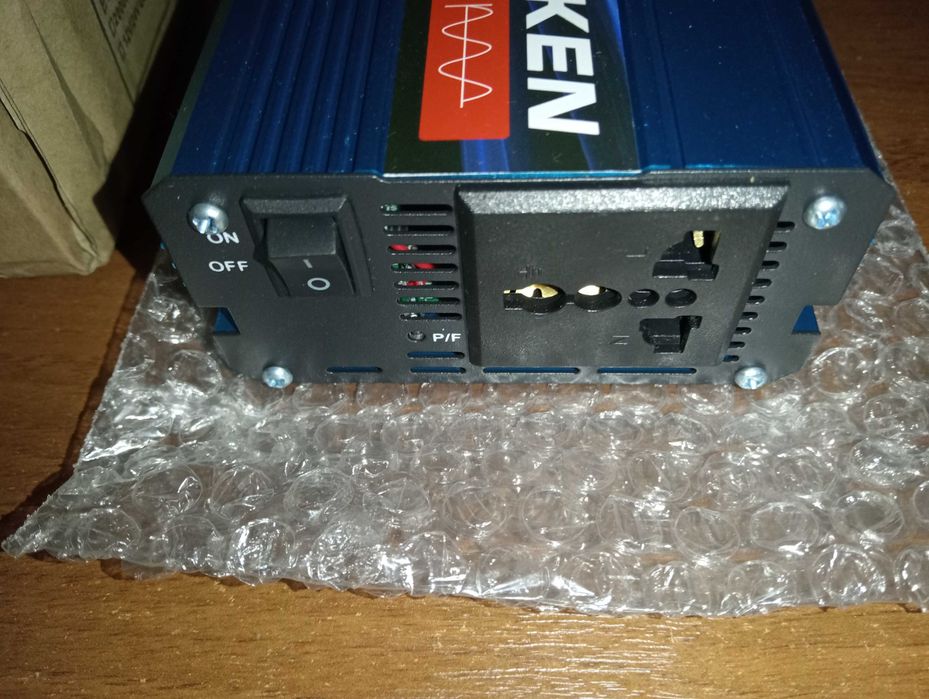 Інвертор  1600 Вт 12V-220V