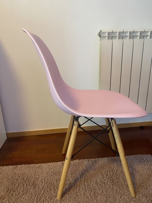 Cadeira Rosa pes em madeira