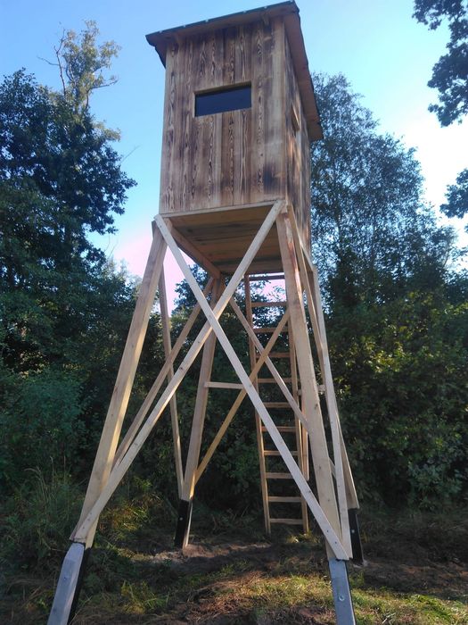 Ambona myśliwska z łóżkiem