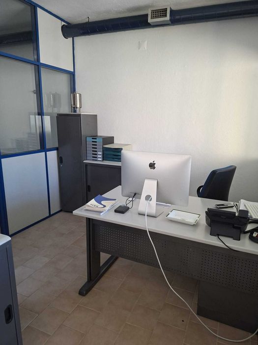 Estabelecimento Comercial em Canelas
