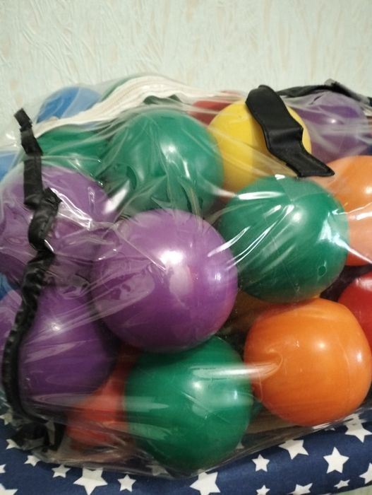 Різнокольорові м'ячики INTEX