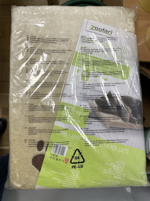 Лежанка для кошек на окно (50х36х4см) ZOOFARI