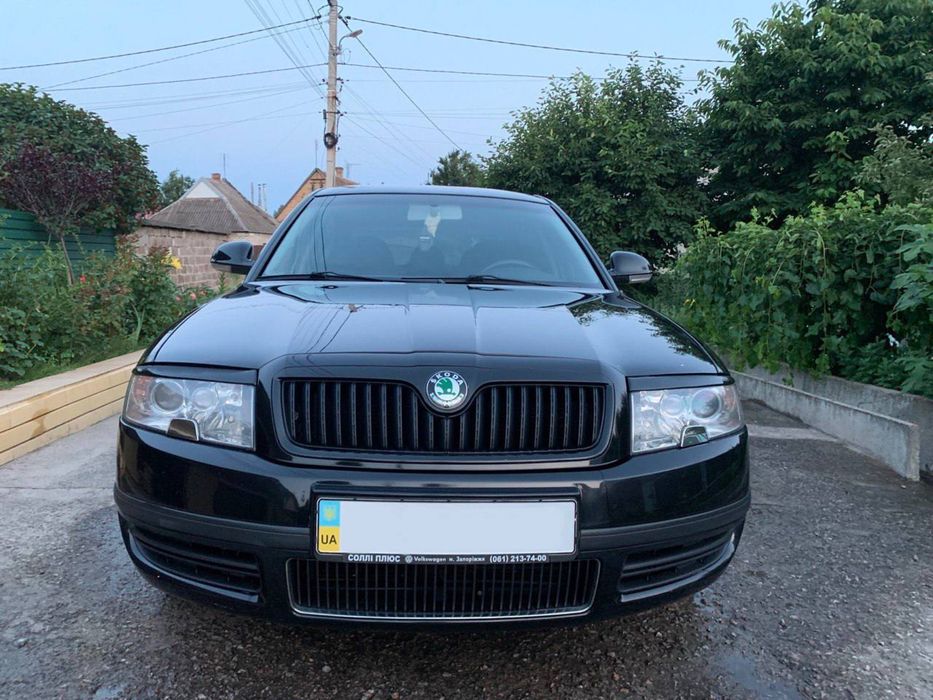 автомобіль Skoda Суперб